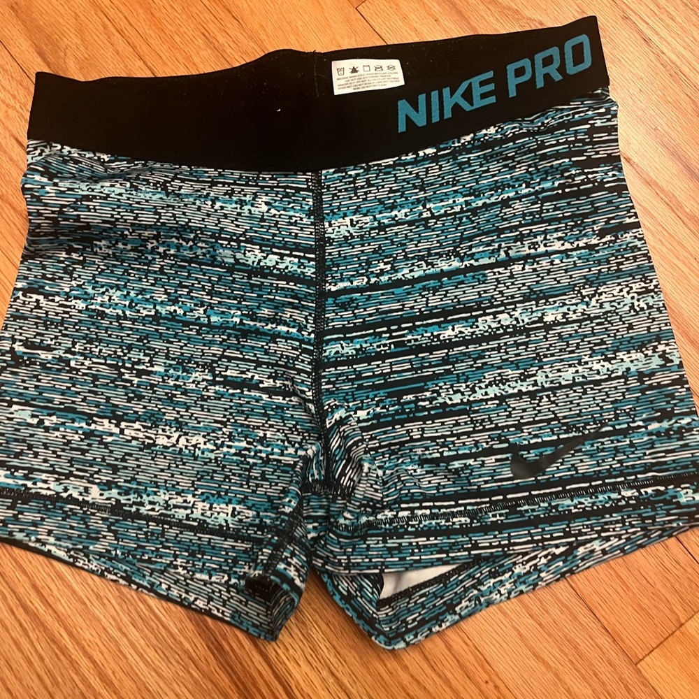 Nike pro women’s spandex size medium